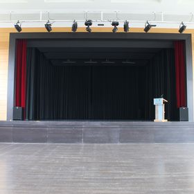 Bühne in der Strudelbachhalle 
